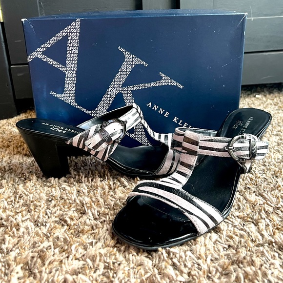 Anne Klein Zebra Heel - Picture 1 of 5